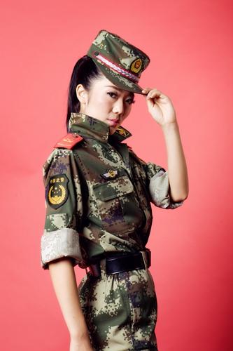 中国女兵，图片中的美丽与力量，中国女兵的美丽与力量，图片展现风采