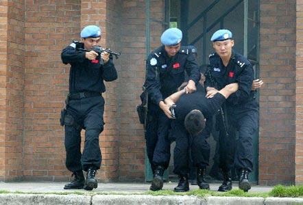 特警一个月工资多少，深度解析与探讨，特警工资深度解析与探讨，一个月能赚多少？