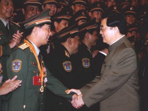 独臂英雄丁晓兵，传奇人生中的跌宕起伏，独臂英雄丁晓兵，传奇人生跌宕起伏的勇者之路