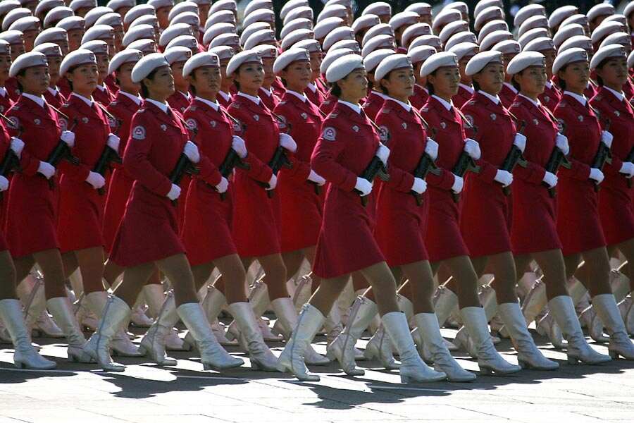 女兵方队第一排第十名，荣耀与责任的象征，女兵方队第一排第十名，荣耀与责任的代表