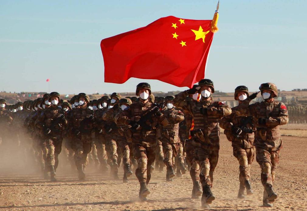 解放军在南海，维护和平，不打第一枪，解放军南海维护和平，坚守和平信念不打第一枪
