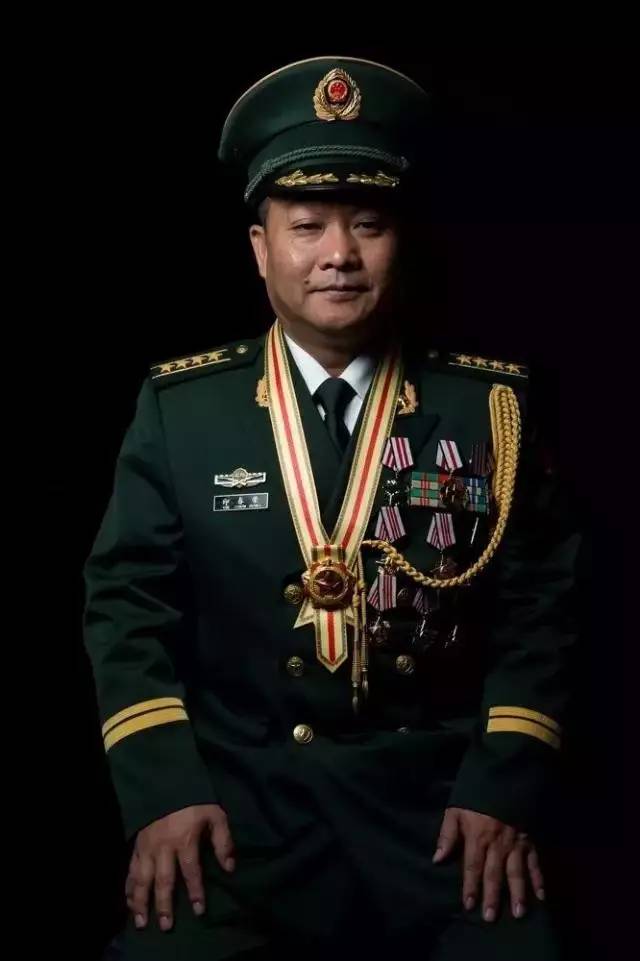 全国八一勋章获得者的荣耀与担当，全国八一勋章获得者的荣耀与担当，英雄之光，时代之典范