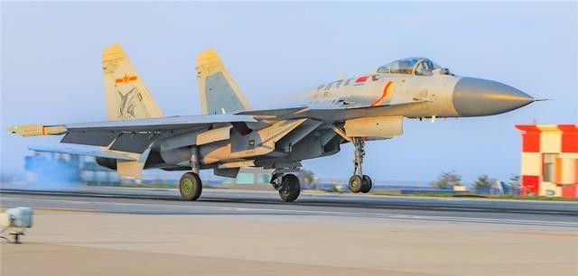 歼击机歼-15参数详解，歼-15歼击机参数全面解析