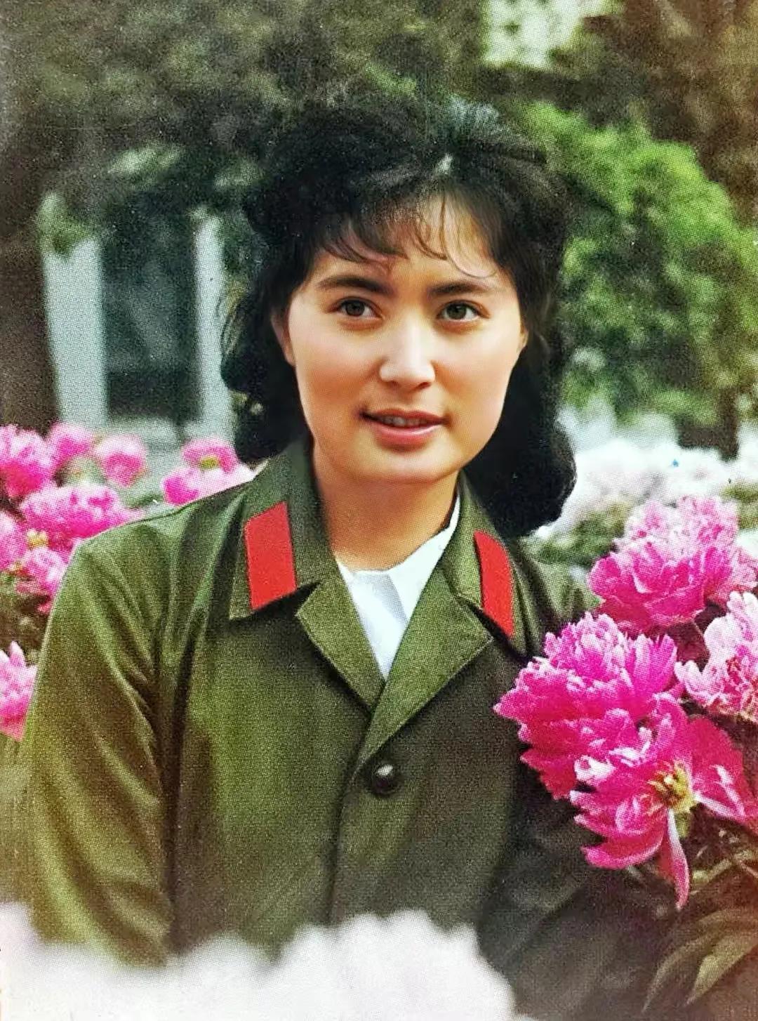 65式军装女兵大花，时代的印记与历史的记忆，时代的印记与历史的记忆，65式军装女兵大花风采