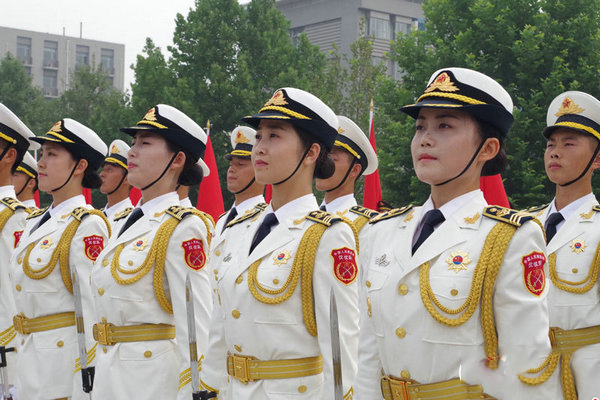 仪仗队空军女兵，荣耀与担当的象征，空军女兵仪仗队，荣耀与担当的象征