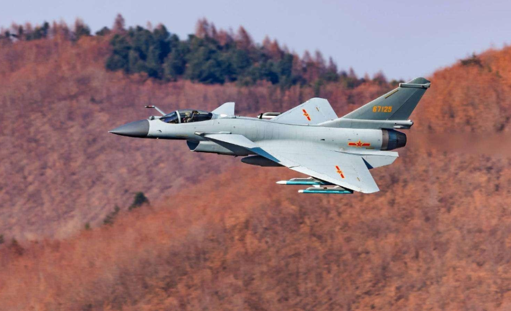 歼-10主力战机，中国空军的骄傲，歼-10主力战机，中国空军的荣耀之刃
