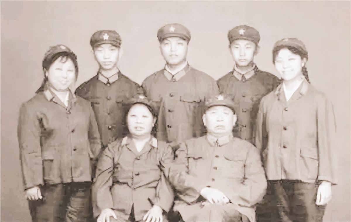 我国现役中将军衔名单详解，我国现役中将军衔名单详解及解析