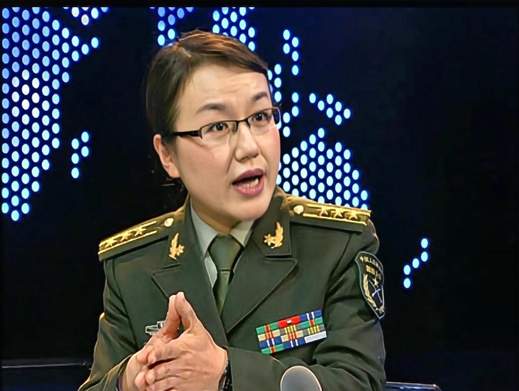 揭秘军事频道主持人李莉的故乡情怀，揭秘军事频道主持人李莉的故乡情怀之旅