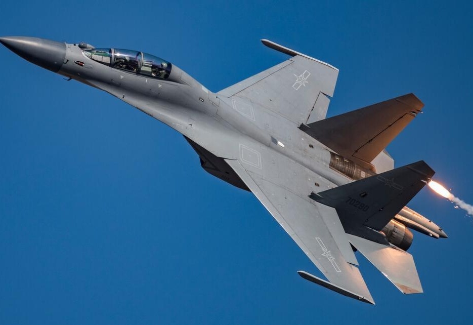 歼-16战机，空中拦截外机的英勇使者，歼-16战机，空中拦截外机的英勇卫士