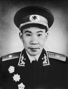 关于中国军队中的传奇人物——历任团长在二十一军六十二师一八五团的光辉历程，中国军队传奇人物，历任团长在二十一军六十二师一八五团的光辉历程