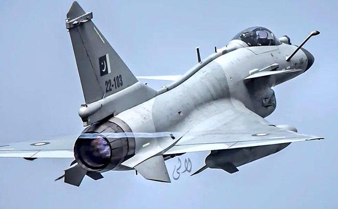 揭秘F-16战斗机的推力之谜，多少吨？，揭秘F-16战斗机推力之谜，推力究竟有多少吨？