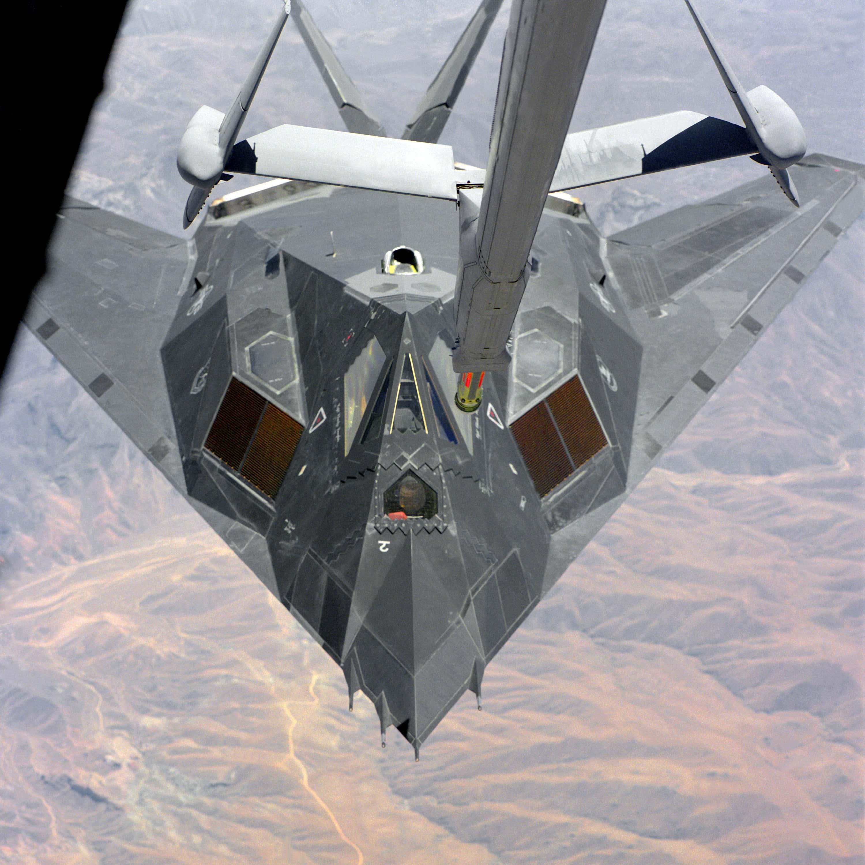 F-117攻击机，隐身先锋的传奇故事，F-117攻击机，隐身先锋的传奇之旅
