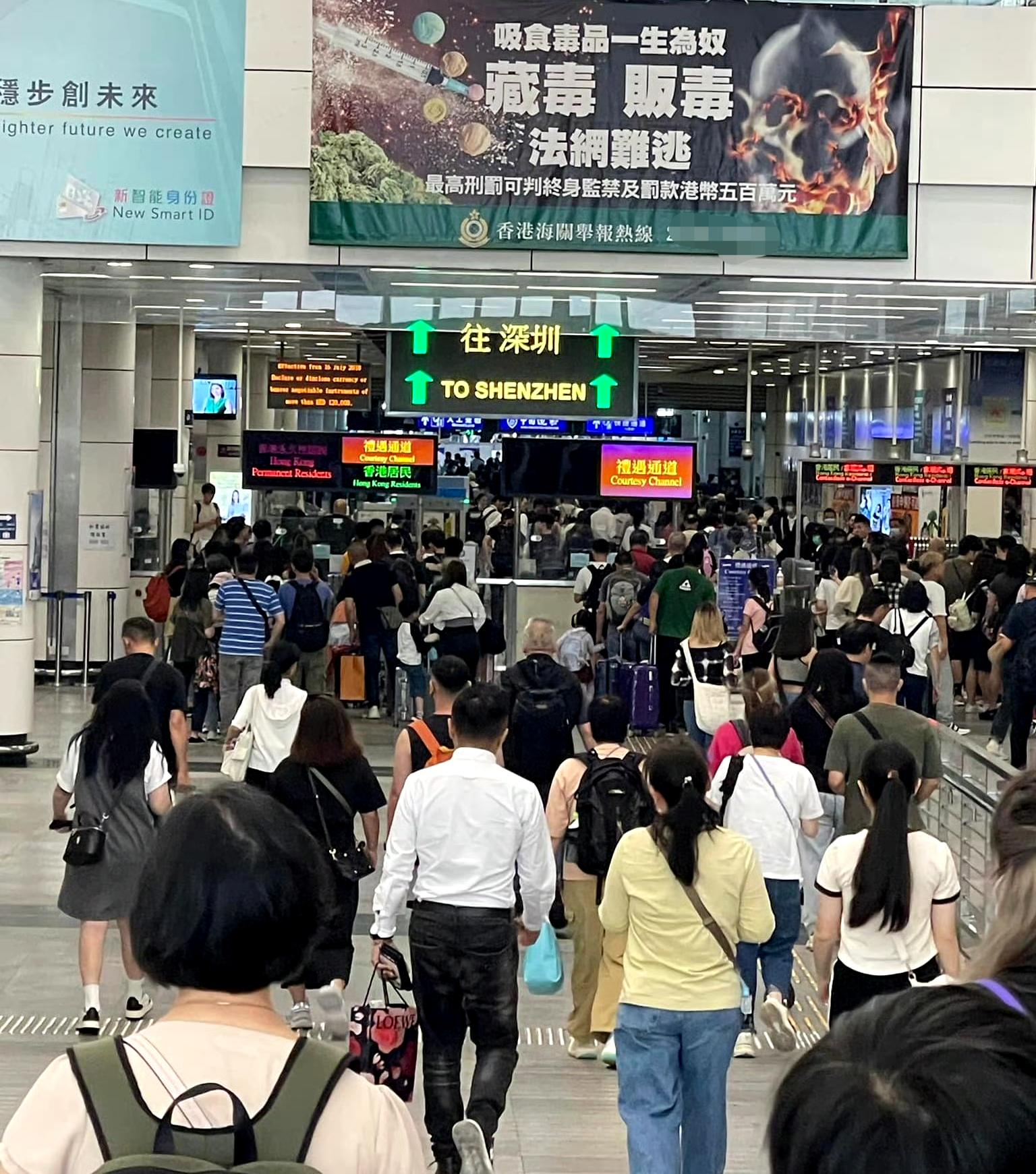 今晚香港9点35分开，一场盛大的活动即将拉开帷幕。这个活动不仅关乎香港本地的发展，更牵动着全球的目光。本文将围绕这一主题展开，探讨相关背景、意义、准备工作以及个人感受等方面。，香港九点盛大活动启幕，全球瞩目下的本地发展与全球影响探讨