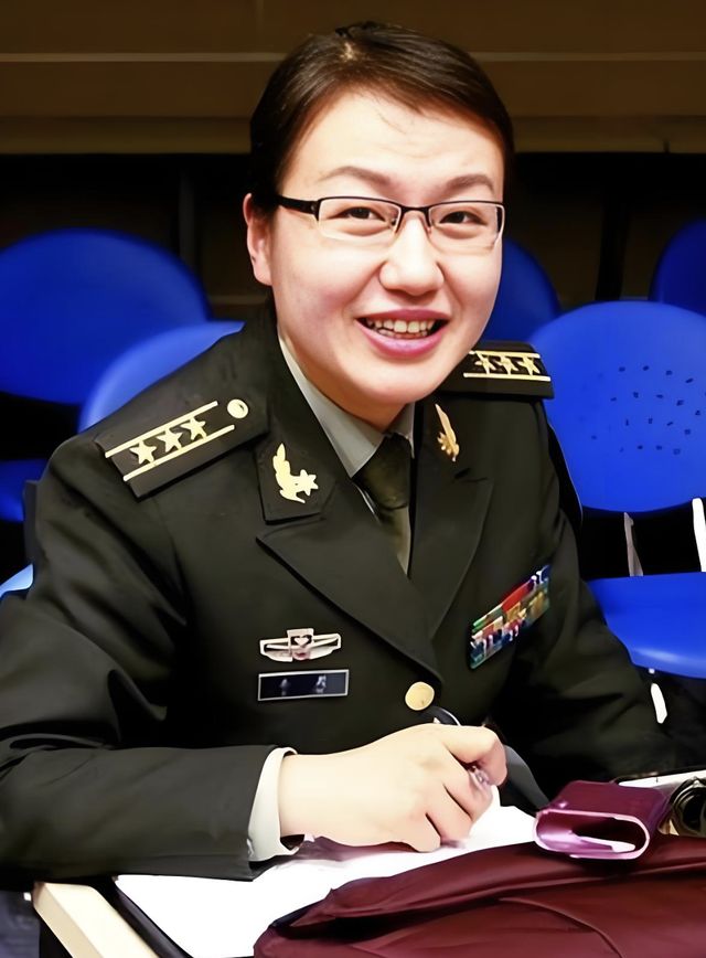 李莉国防大学个人资料，一位杰出军事人才的成长轨迹，李莉国防大学个人资料，杰出军事人才的成长之路