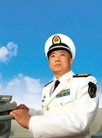 辽宁舰长张峥个人简历，辽宁舰长张峥个人简历，海军上将的辉煌历程
