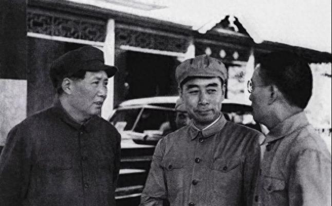 一星一杠的军衔，解读军服上的荣耀与责任，军服一星一杠，荣耀与责任的象征