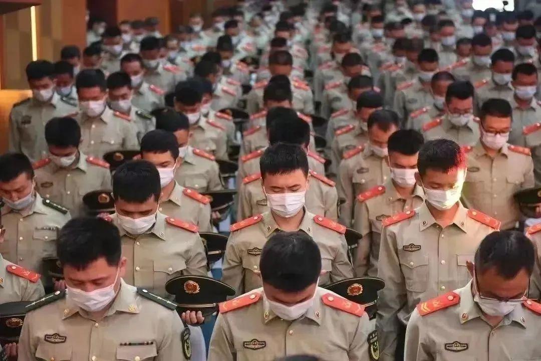 部队一等功奖章，纯金荣耀还是荣誉象征？，部队一等功奖章，纯金荣耀与荣誉的象征？