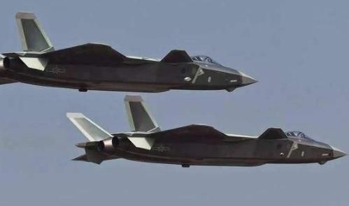 歼-16与F-15，空中巨人的对比，歼-16与F-15，空中巨人对比解析