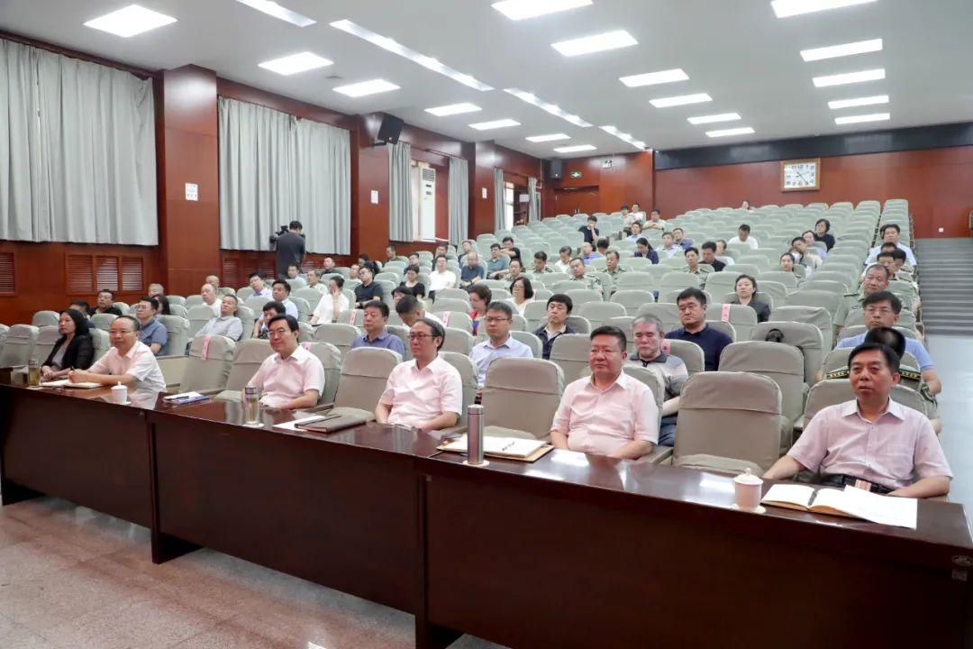 军事频道与北京干休所，传承军事文化，服务军队离退休人员，军事频道与北京干休所，传承军事文化，倾情服务军队离退休人员