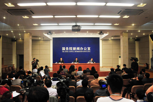 新闻发布会错误，如何避免与应对，新闻发布会失误防范与应对策略