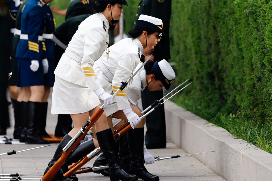 中国人民解放军仪仗队女兵在国外的风采展现，中国人民解放军仪仗队女兵海外风采展现