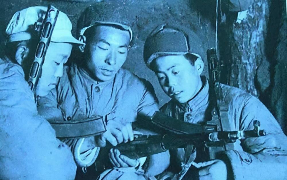 老兵新兵比枪法，传承与超越的较量，新兵老兵枪法对决，传承与超越的较量