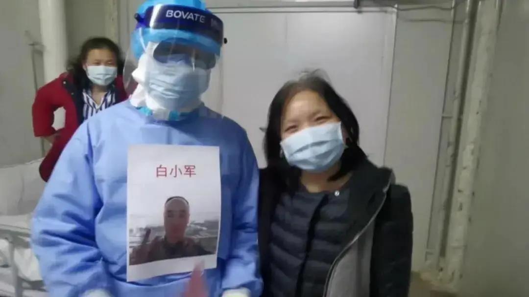 武警部队更换帽徽，标志升级与荣誉传承，武警部队帽徽更新，标志升级，荣誉传承启新篇