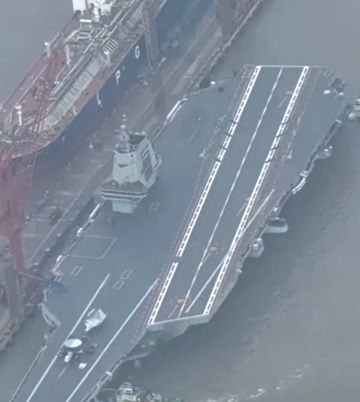 揭秘中国海军新利器，004号航母的最新照片与建造进度，揭秘中国海军新利器，004号航母最新照片与建造进度曝光