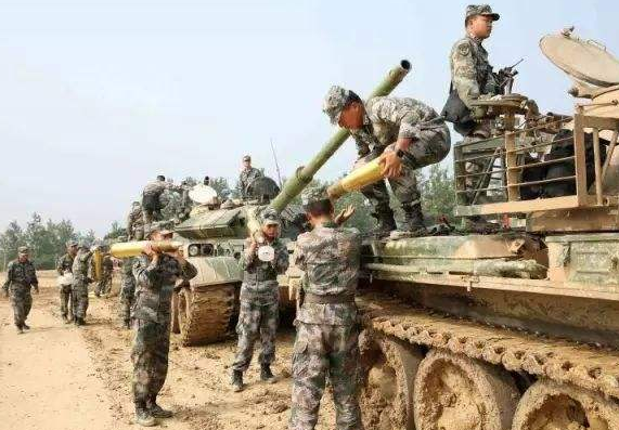 义务兵能否担任装甲兵，探讨可能性与条件，义务兵担任装甲兵的可能性与条件探讨