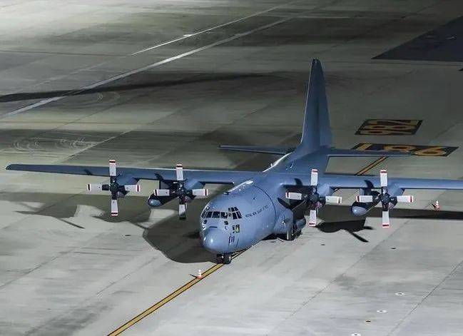 中国解放军空军，捍卫蓝天，保卫家园，中国空军，捍卫蓝天，保卫家园安全