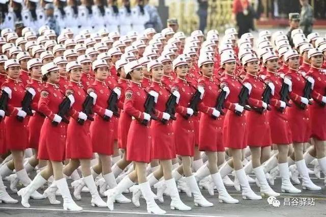 国庆70周年庆典上阅兵方队，荣耀的瞬间，国家的力量，国庆70周年阅兵方队，荣耀瞬间展现国家力量