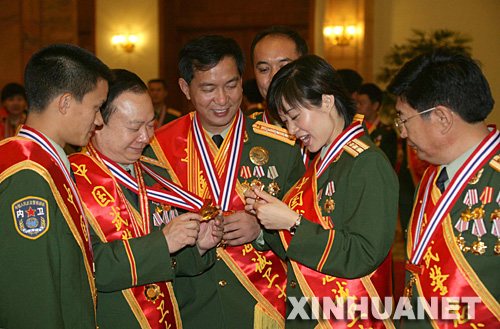 丁晓兵，忠诚卫士的简历与照片背后的故事，丁晓兵，忠诚卫士背后的故事与历程