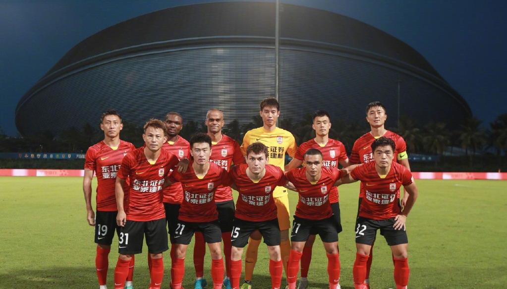 山东舰在大连下水的原因分析,山东舰在大连下水的原因深度解析