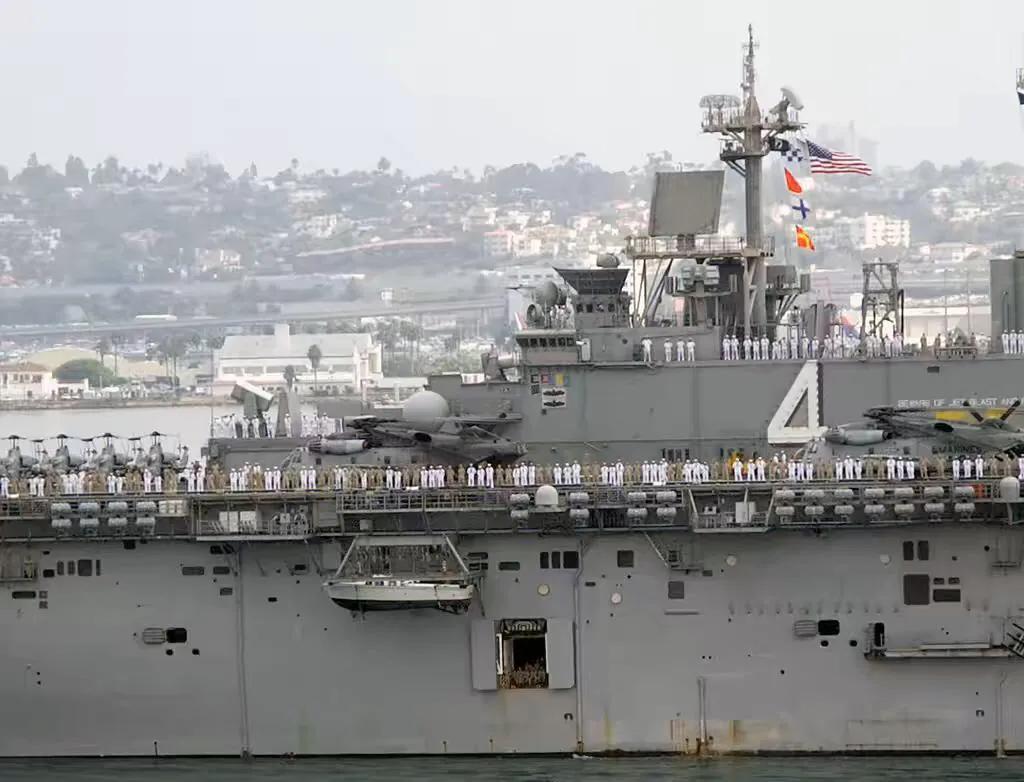 黄蜂级两栖攻击舰的主要能力,现代海军力量的典范,黄蜂级两栖攻击舰,现代海军力量的典范与主要能力展示