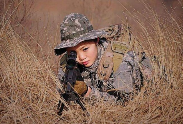 中国女特种兵，勇武之乎，智慧之光，中国女特种兵，勇武智慧，光芒四射