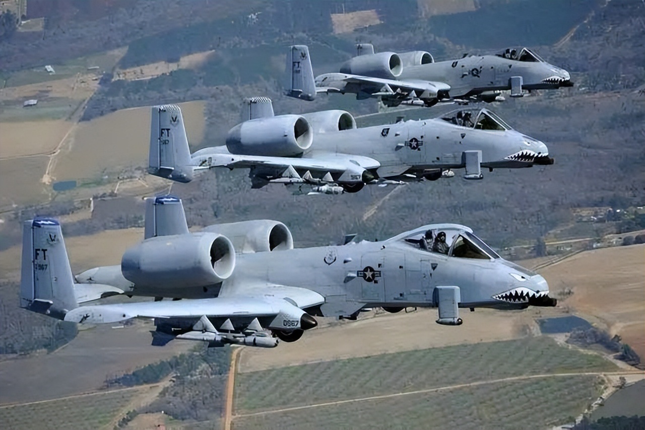 探索A-10攻击机的同类型战机，性能与角色的比较，A-10攻击机的同类战机深度对比，性能与角色探索