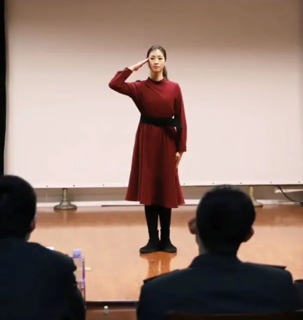 解放军仪仗队小姐姐的风采，解放军仪仗队小姐姐风采展示