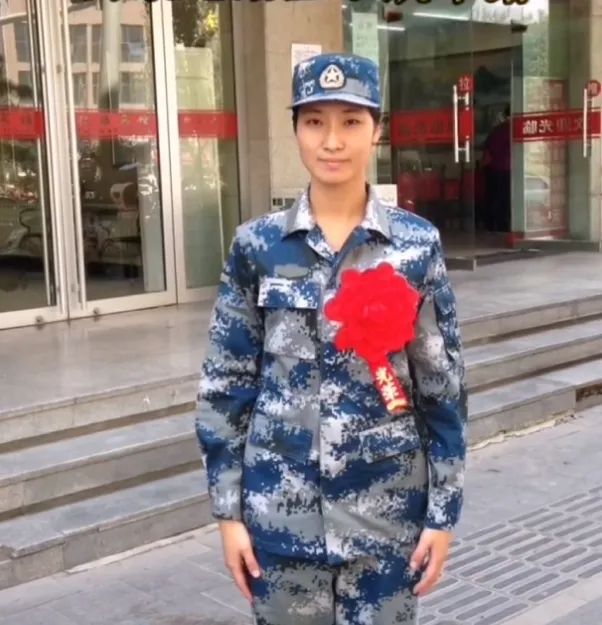 解放军仪仗队小姐姐的风采,解放军仪仗队小姐姐风采展示