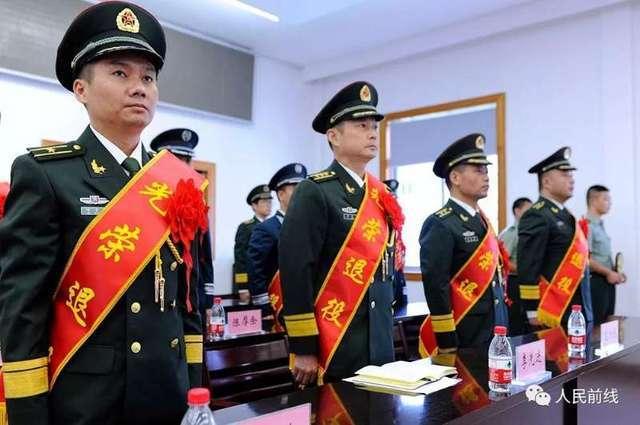 逐月领取退役金的背后，荣耀与责任并重，逐月领取退役金，荣耀与责任同行