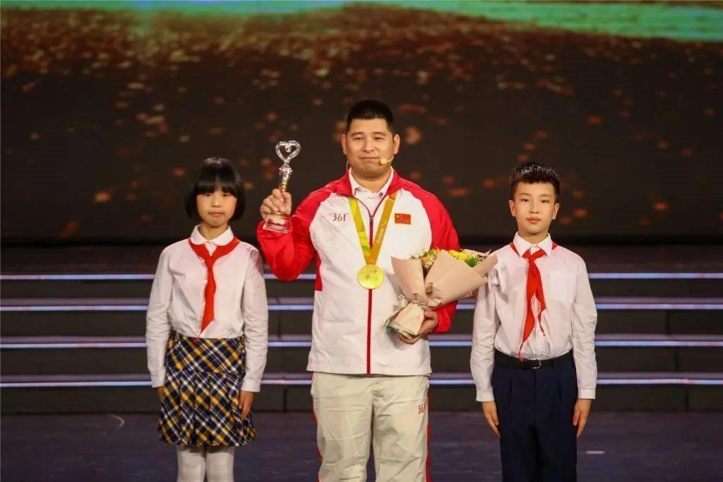 歼16战斗机,空中加油的卓越能力,歼16战斗机,空中加油的空中力量卓越展示
