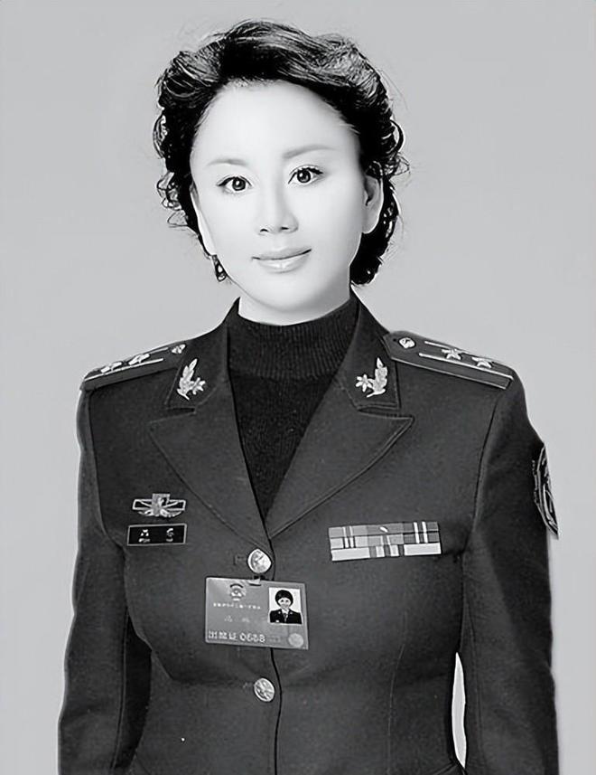 尹梦,军事频道的女主持人之光,尹梦,军事频道女主持人之星光闪耀