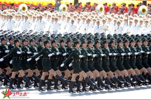 阅兵方阵中的铁骨铮铮——士兵们腰杆挺直的故事,阅兵方阵中的铁骨铮铮,士兵腰杆挺直展现风采