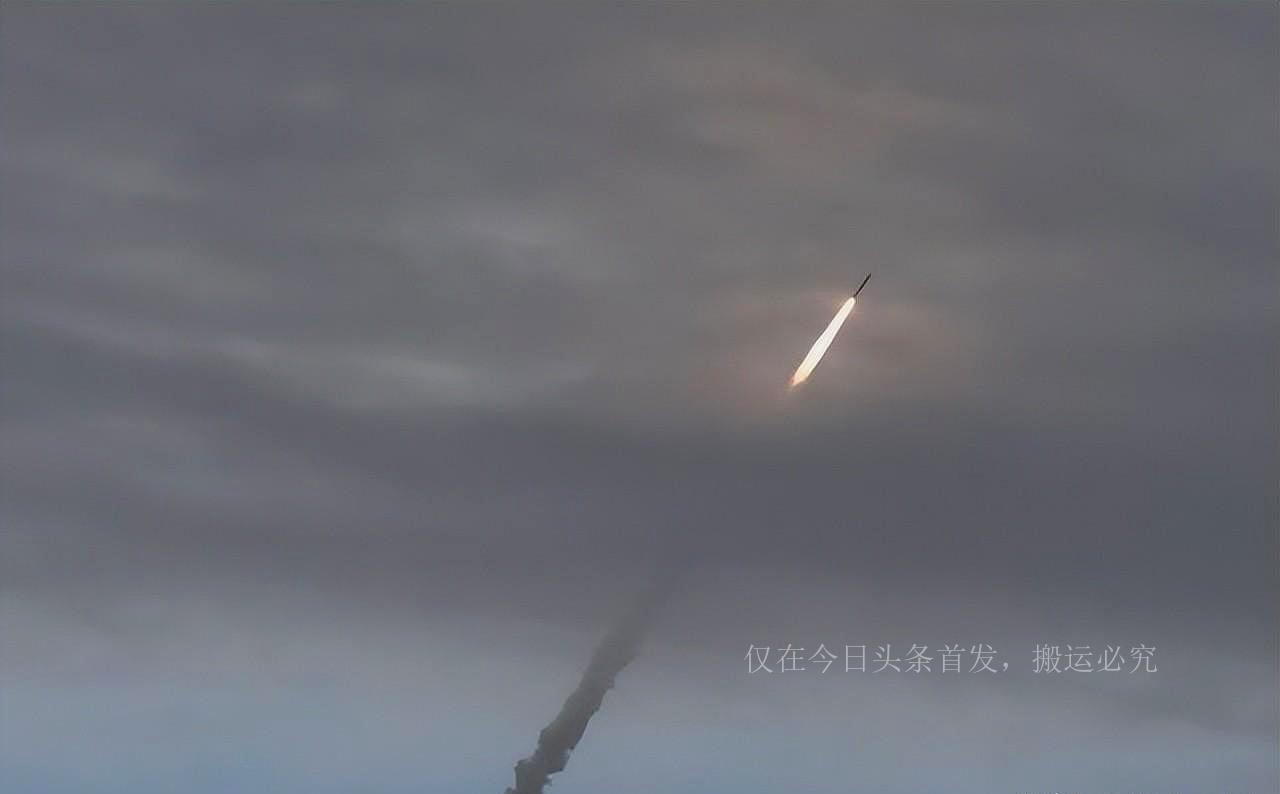 我国核潜艇研发历程，为何暂停二十年？探究背后的原因与意义，我国核潜艇研发历程中断二十年背后的原因与意义探究
