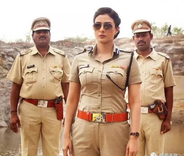 越南网友眼中的中国女兵,坚韧与力量的象征,越南网友视角下的中国女兵,坚韧与力量的典范