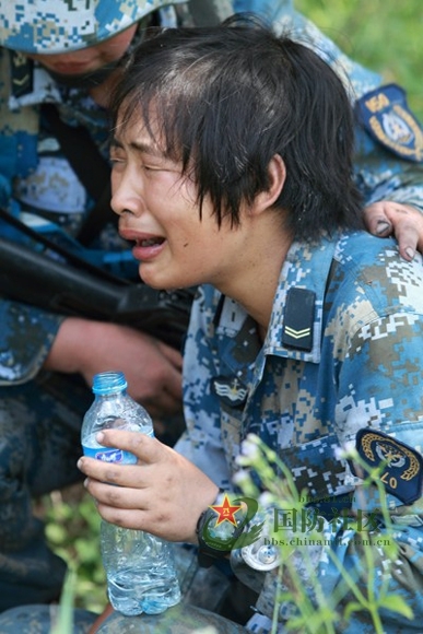 中国女兵,魔鬼周照片背后的训练故事,中国女兵魔鬼周背后的训练故事