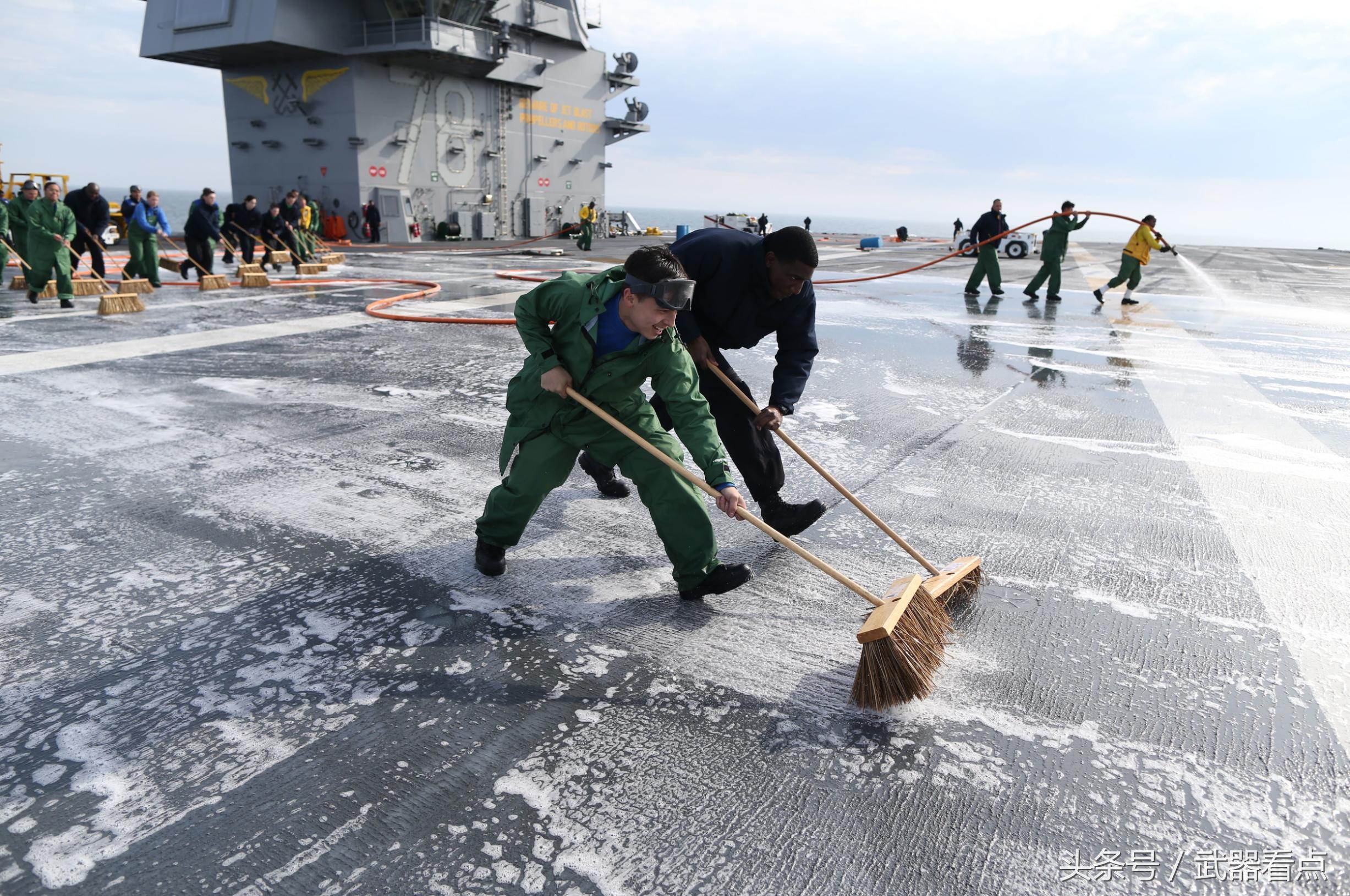 福特号航空母舰内部揭秘,一探舰上生活与工作场景,福特号航空母舰内部探秘,舰上生活与工作场景一览