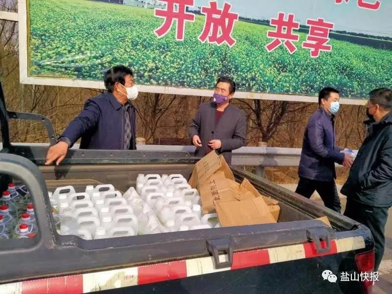 武警新式常服棉大衣,时尚与实用并存,武警新式常服棉大衣,时尚与实用完美结合