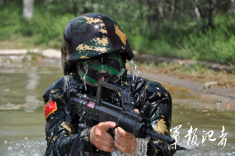 中国女特种兵的特殊训练视频,力量与勇气的展现,中国女特种兵力量与勇气展现,特殊训练视频揭秘