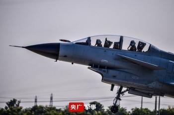 歼-20图片与飞行图,揭示中国空中力量的神秘面纱,揭秘歼-20,中国空中力量的神秘面纱与飞行图展示