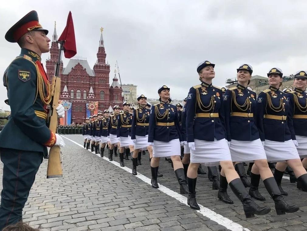 俄罗斯正在阅兵,展现国家力量与荣耀,俄罗斯盛大阅兵,彰显国家力量与荣耀时刻